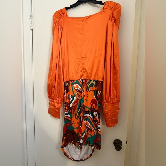 Plus Size Print Twist Graphic Cut Out Dress - Picture 3 of 4